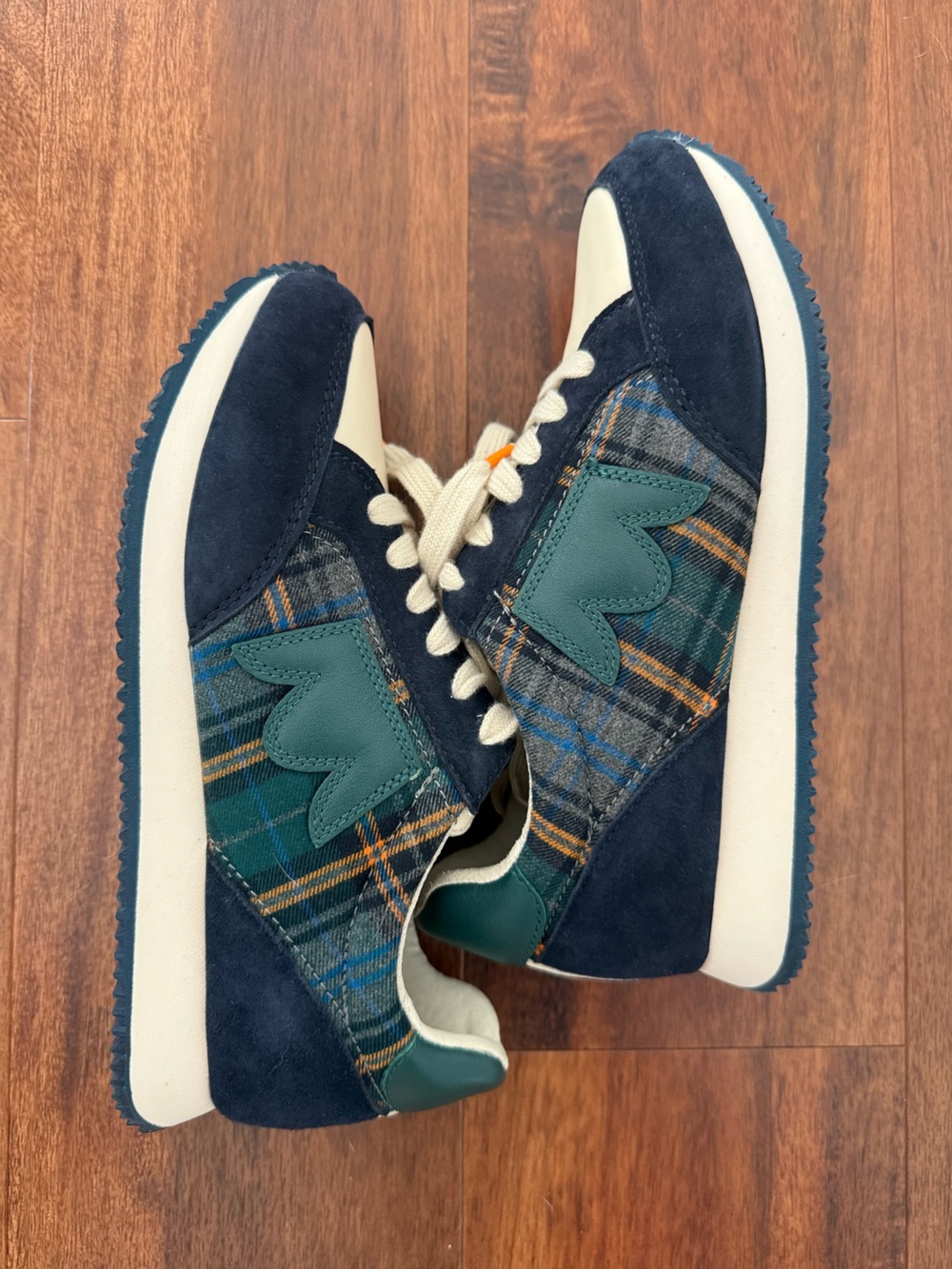 Women’s Birdies Roadrunner Sneaker Navy and Plaid Size 5.5